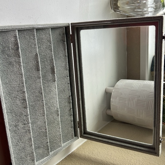 Earring organizer. - Picture 2 of 7